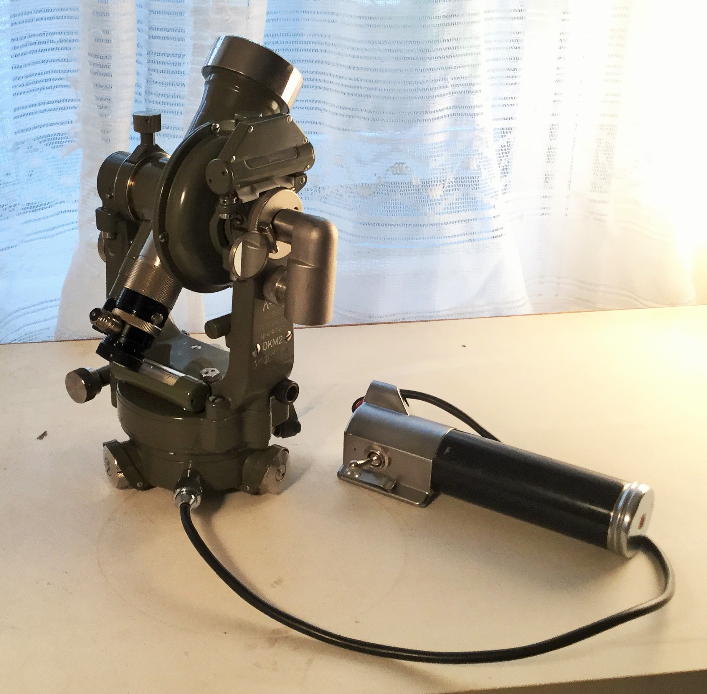 Kern DKM2 with illumination light and battery case