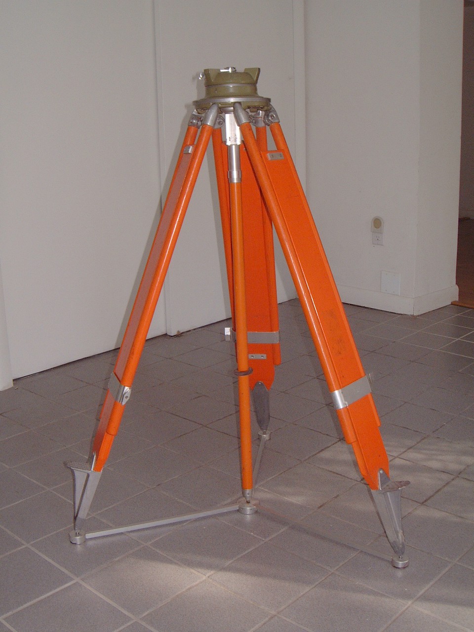 Kern 174BW Heavy duty centering tripods