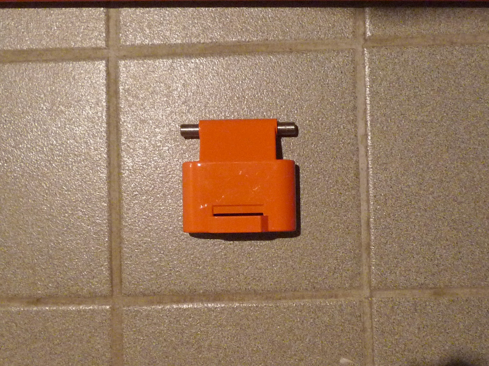 Kern 1916 tripod metal hanger